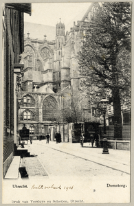 307 Gezicht in de Domsteeg te Utrecht met de Domkerk op de achtergrond.N.B.: In 1916 is de straatnaam Domsteeg ...